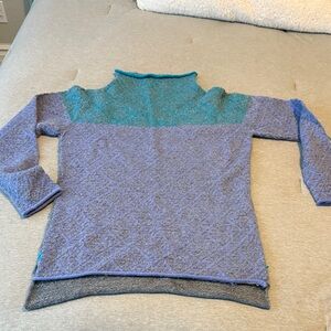 Genuine Alpaca women’s Sweater Size Medium